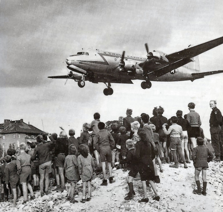 C-54landingattemplehof.jpeg